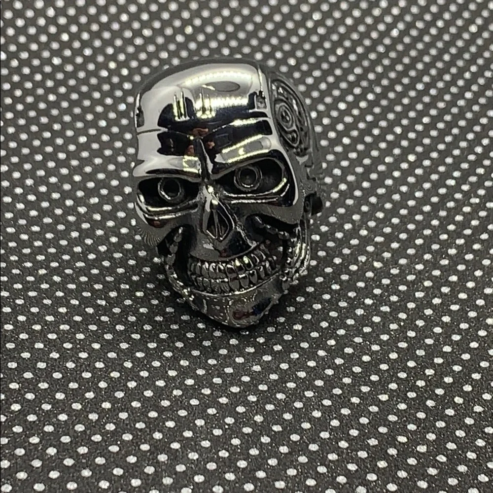 New Men’s Skull Ring in Black Oxidized Stainless Steel